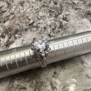 👑Elegant Silver Rhinestone Ring